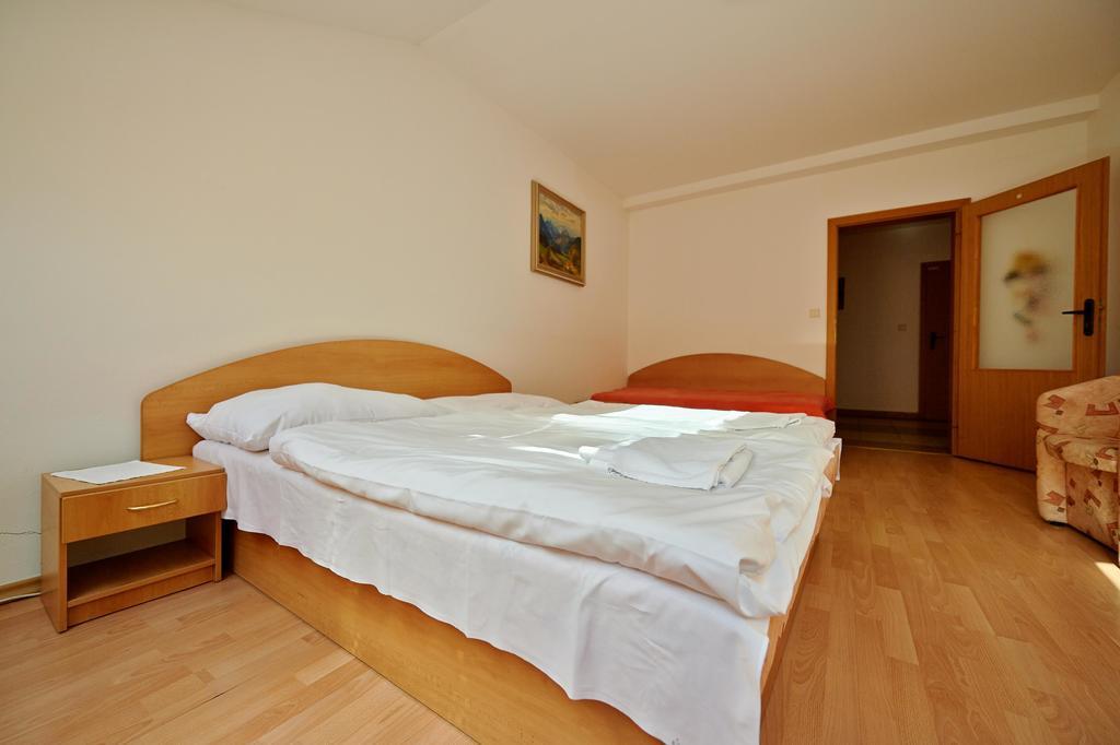 Penzion A Restauracia U Jelena Stara Lubovna Room photo